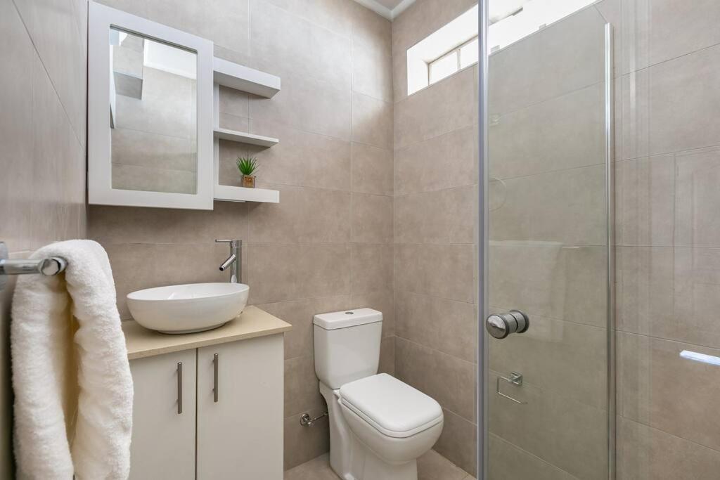 Ferienhaus Tranquil & Secure 3bed 2km 2 Emmarentia Dam Johannesburg